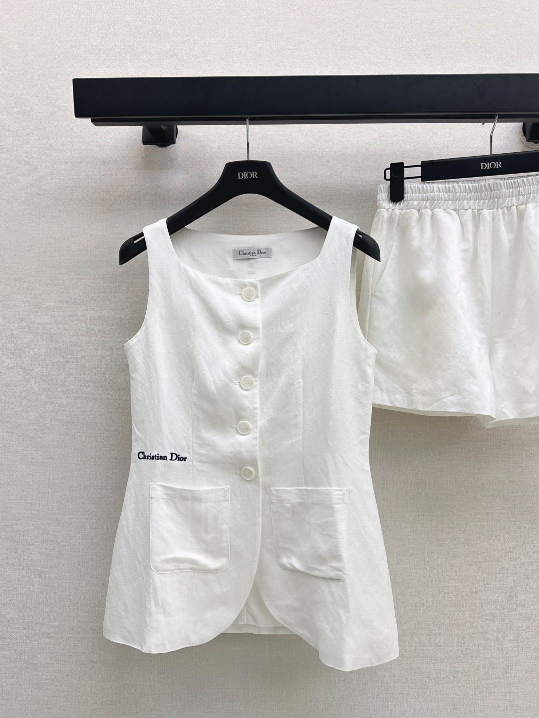 CD 25ss linen suit
