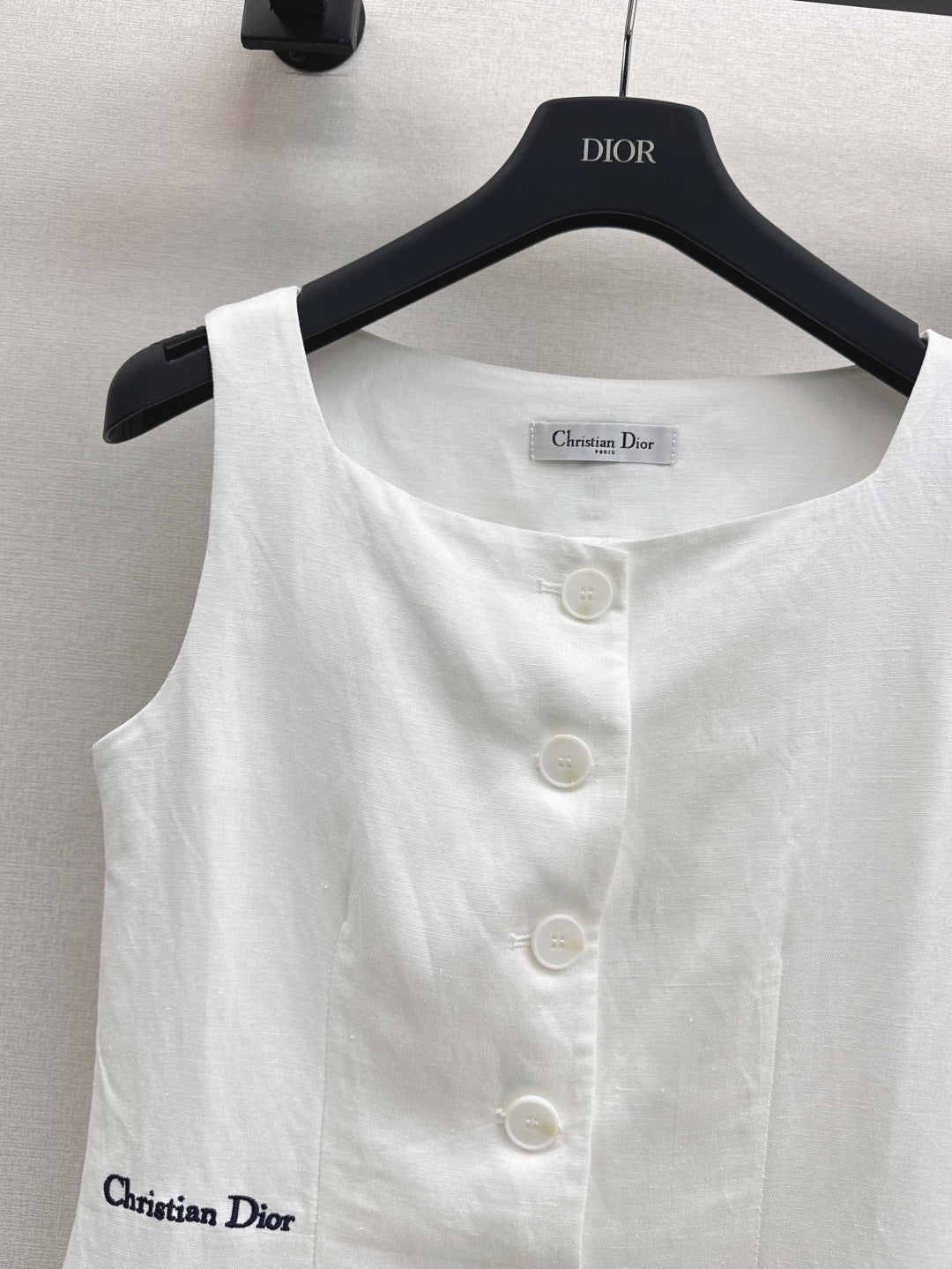 CD 25ss linen suit