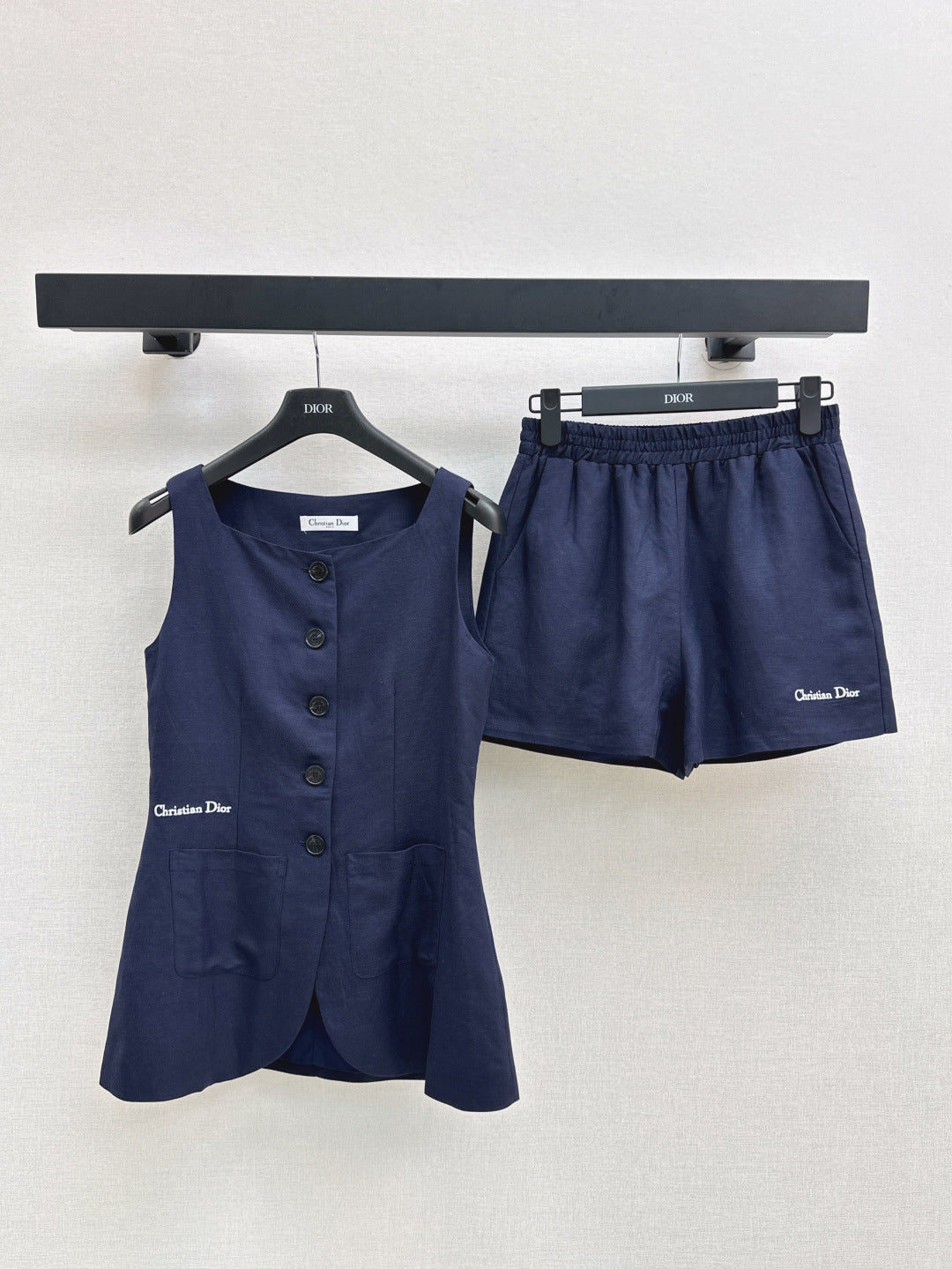 CD 25ss linen suit