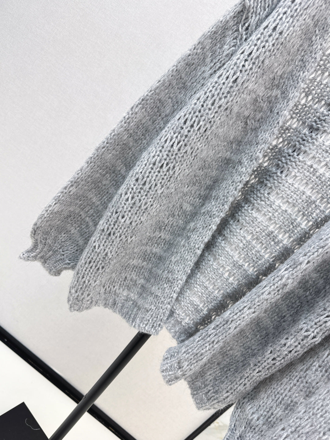 Loe 25fw embroidered cardigan