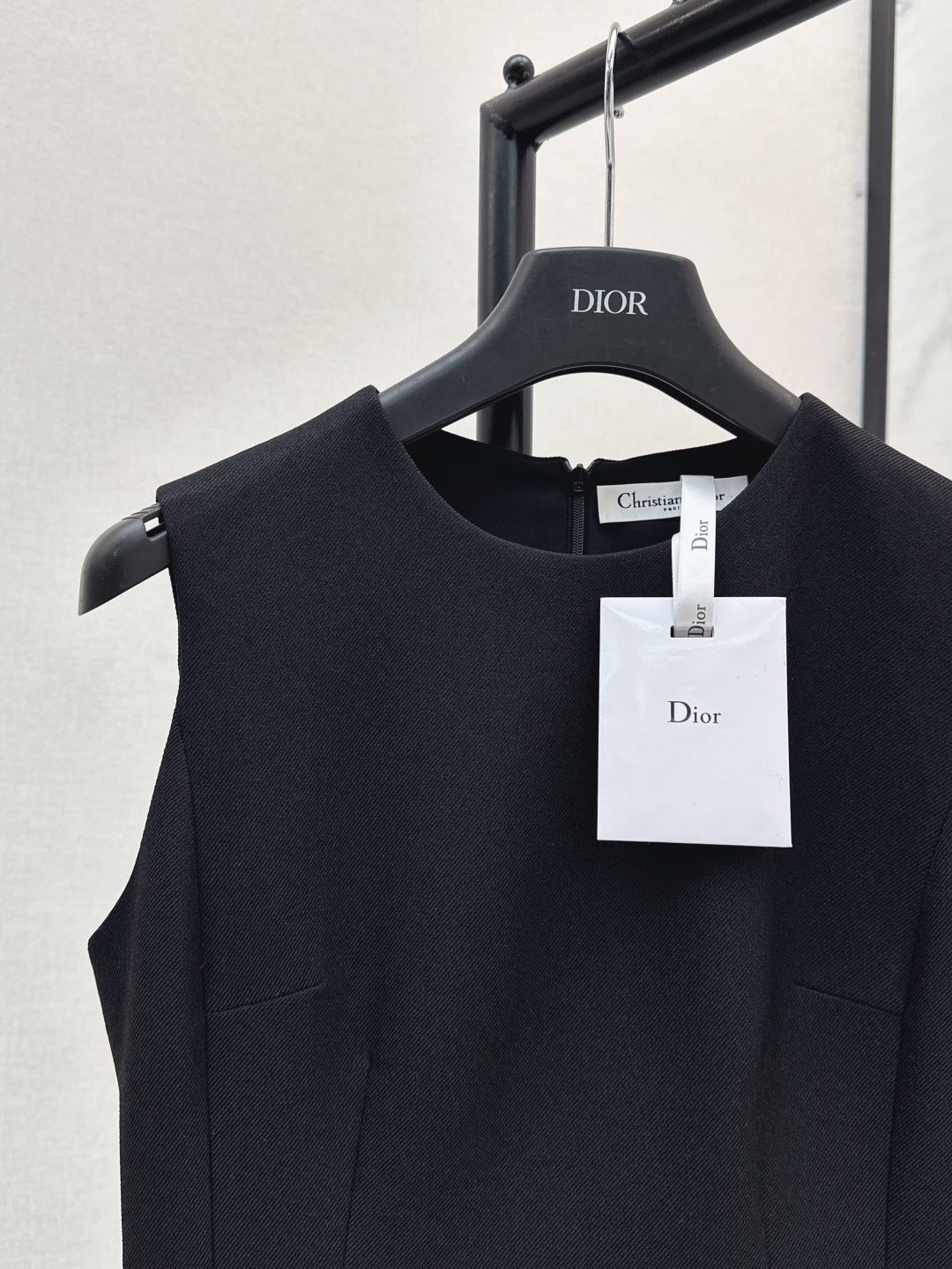 CD 25fw sleeveless dress