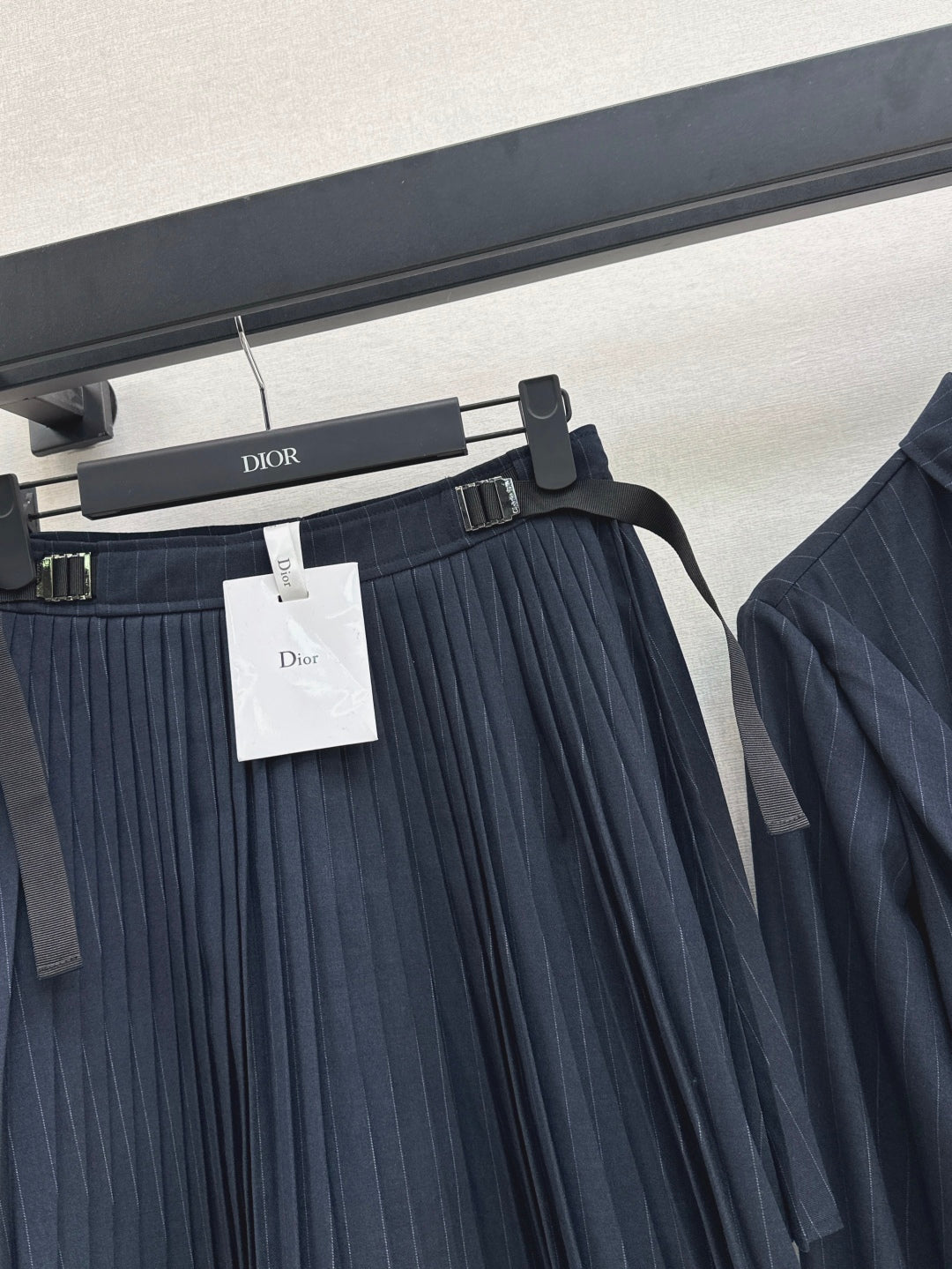 CD 25fw pleated suit