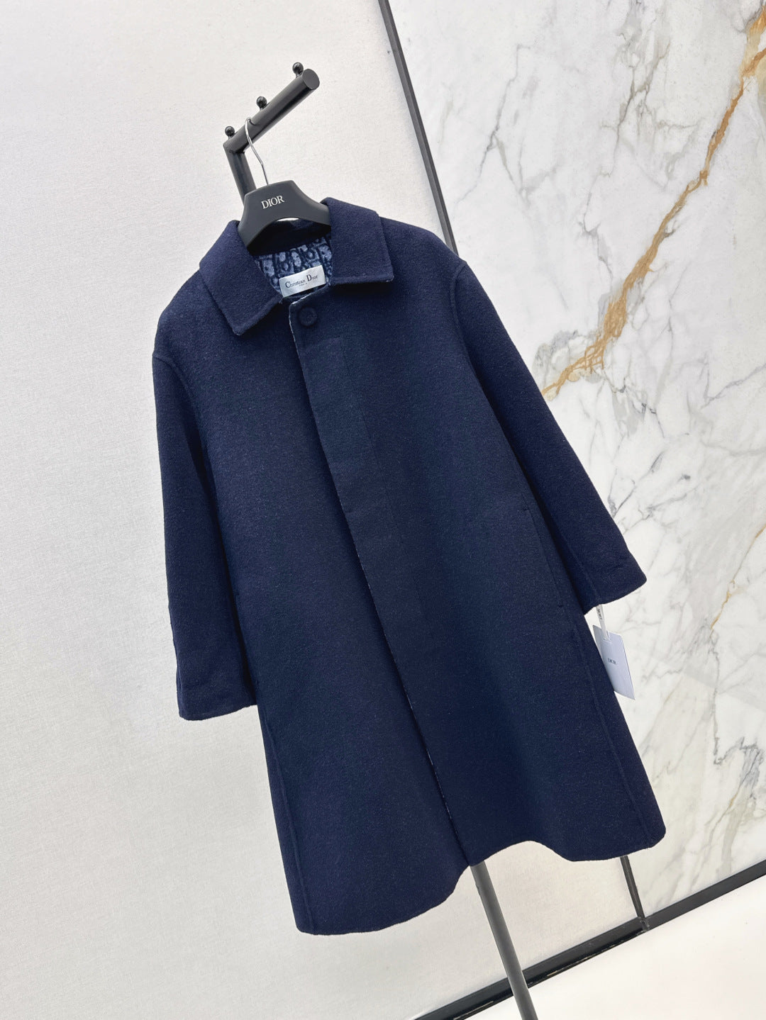 CD 25fw reversible coat