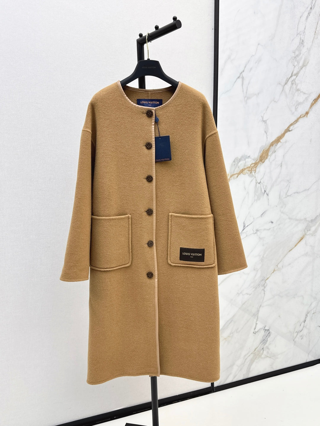 Louis 25fw reversible coat