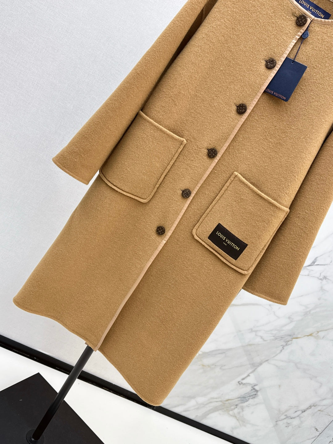 Louis 25fw reversible coat