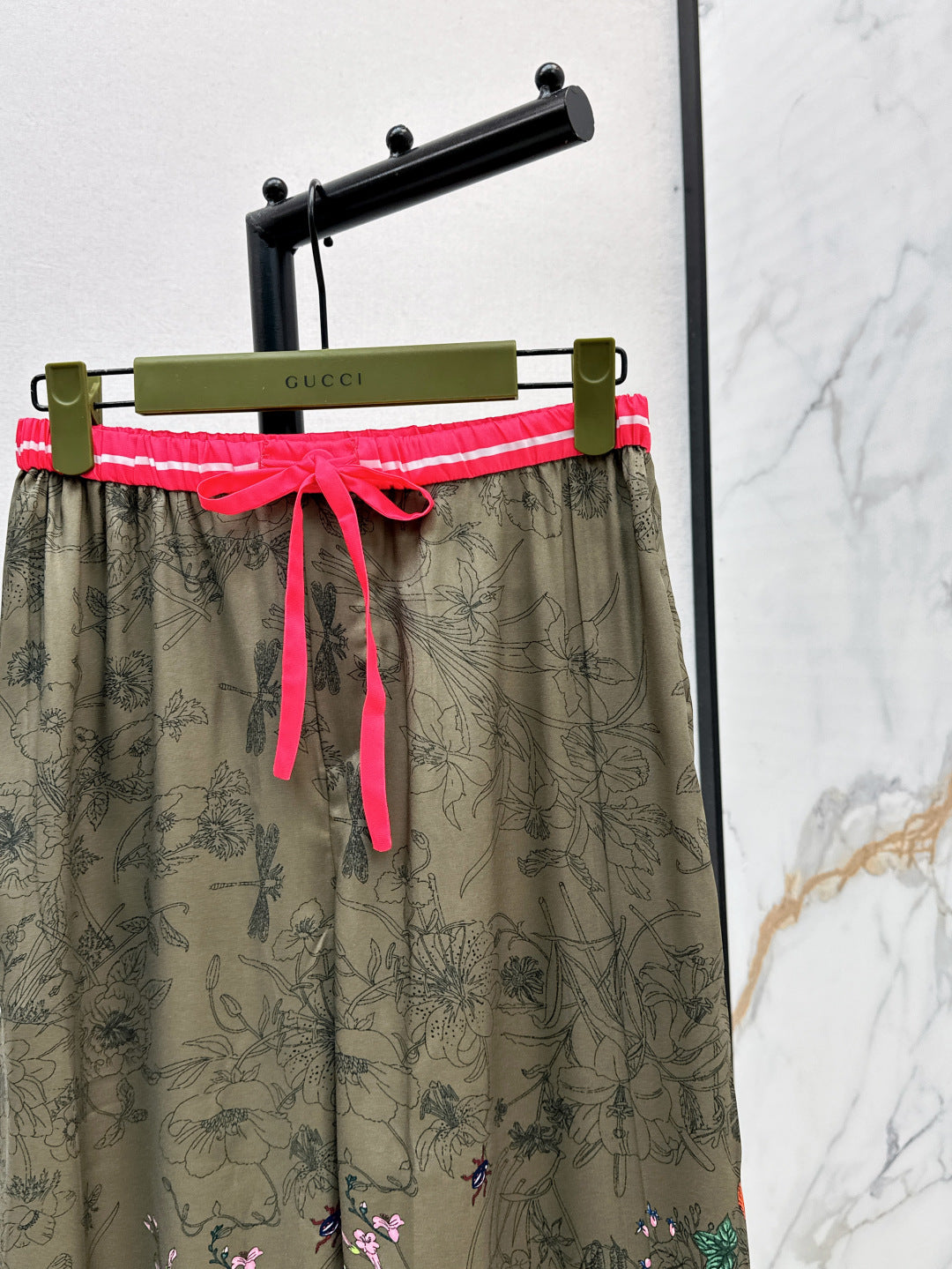 Guc 25fw printed pants