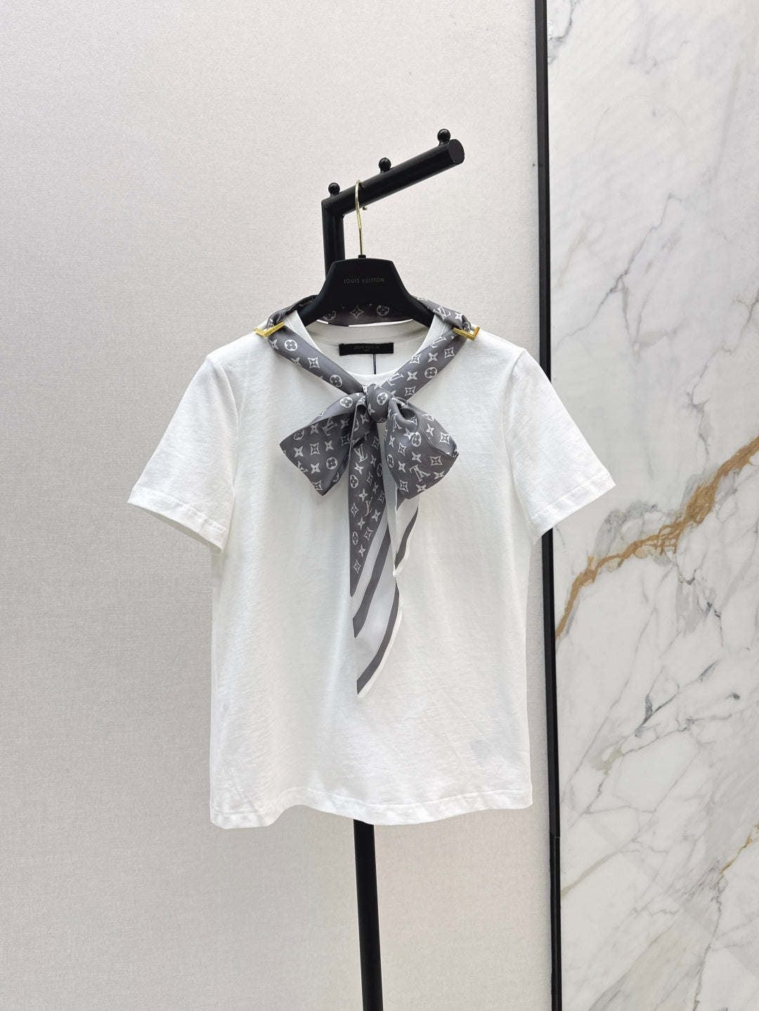 Louis 25ss scarf t-shirt