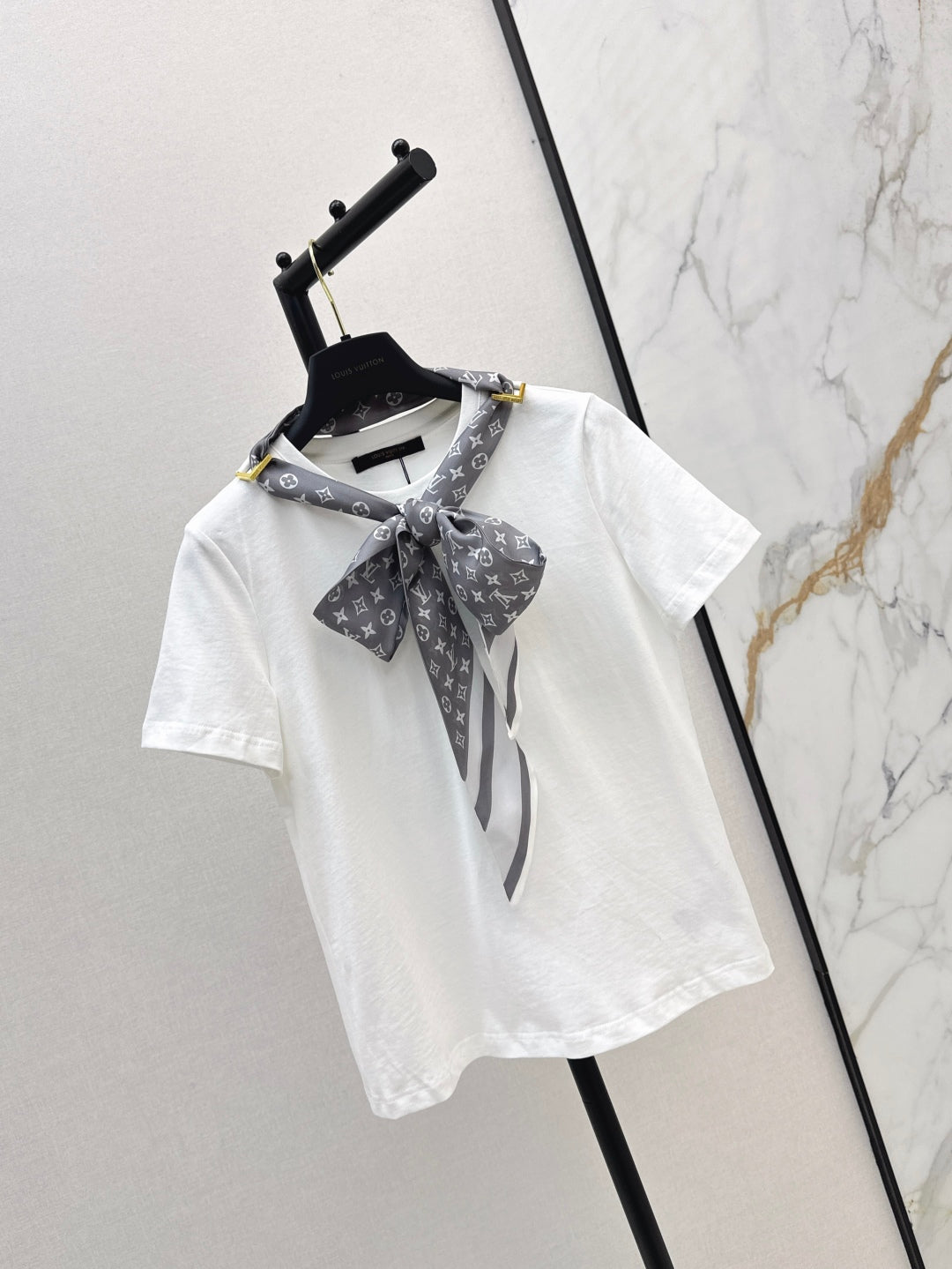 Louis 25ss scarf t-shirt
