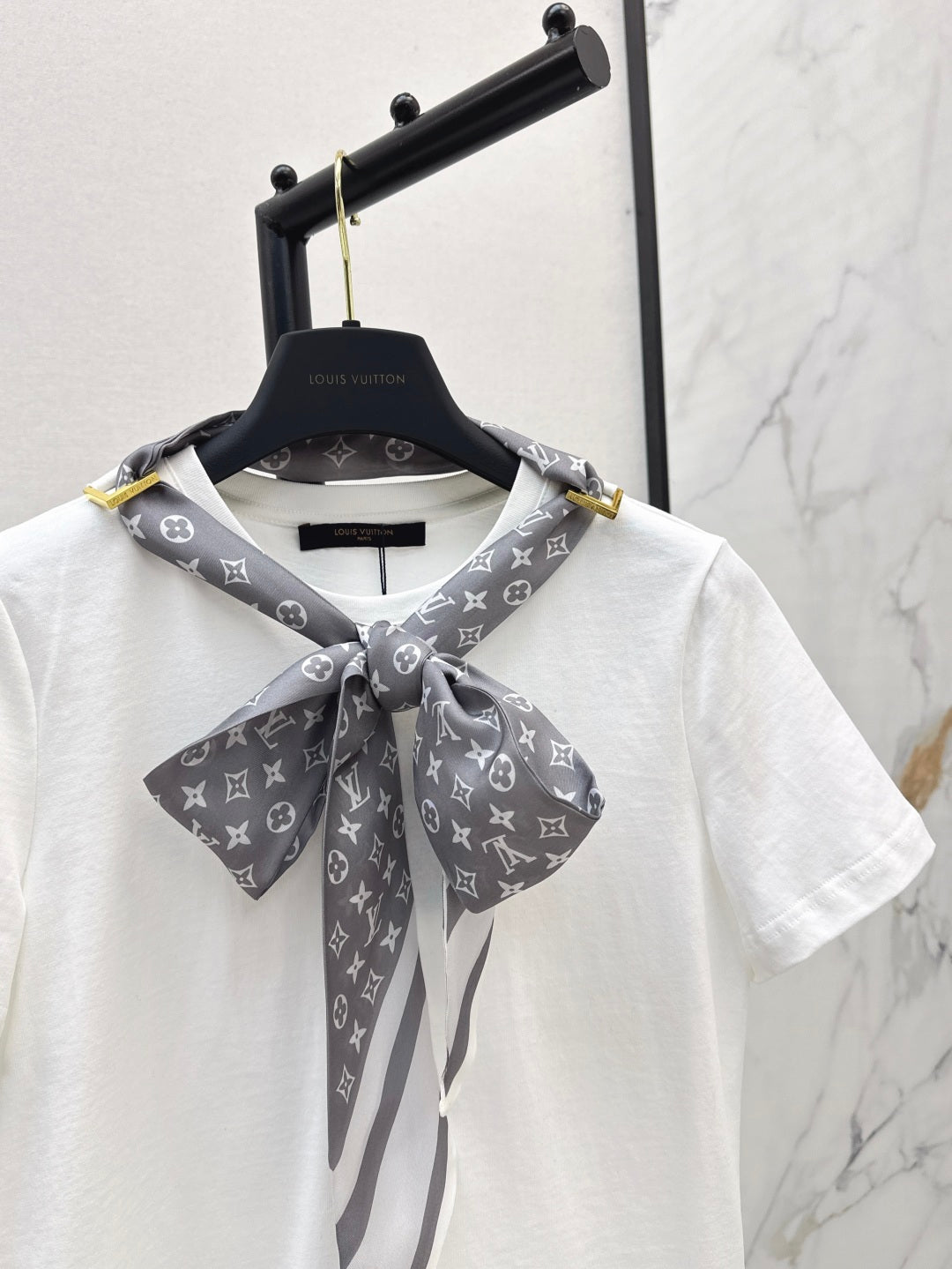 Louis 25ss scarf t-shirt