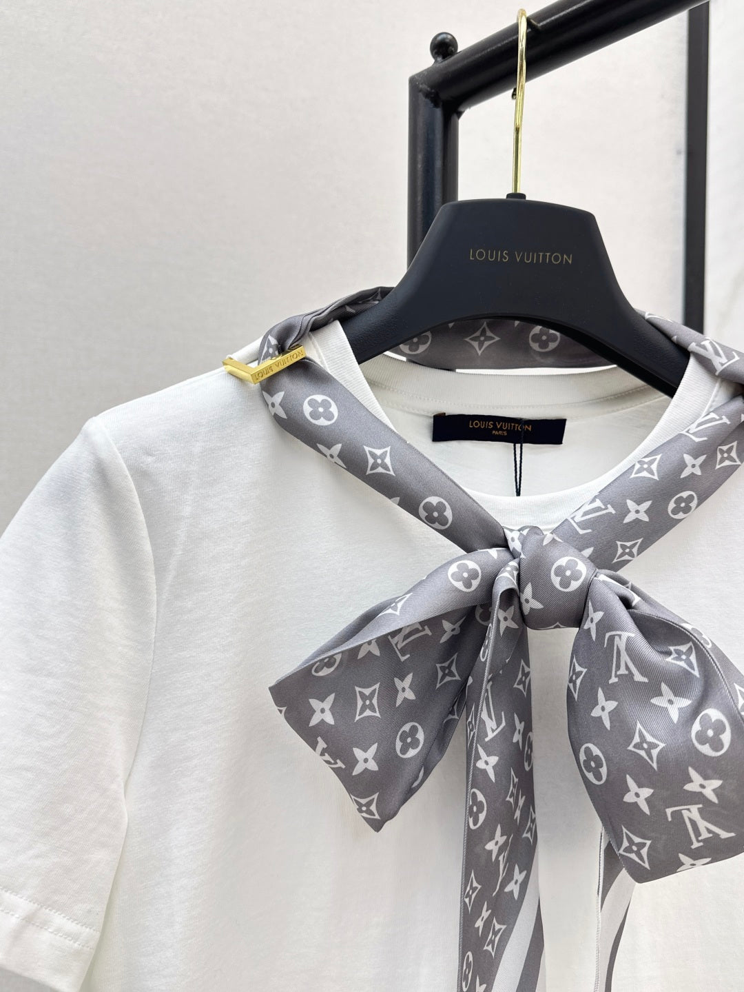 Louis 25ss scarf t-shirt