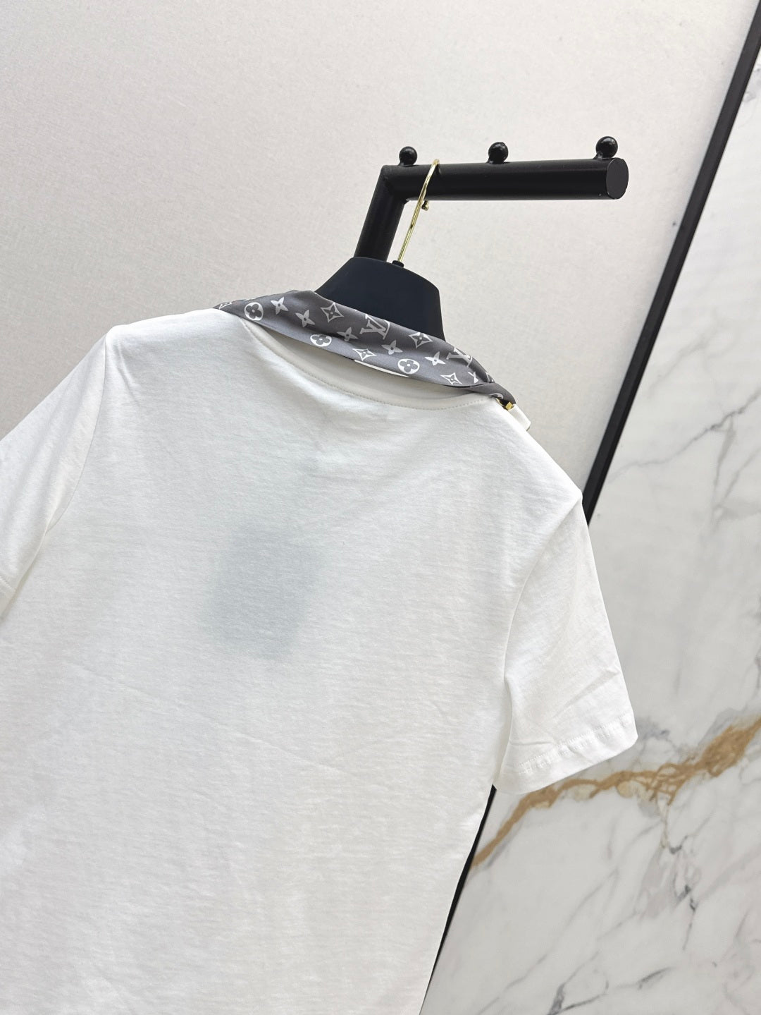 Louis 25ss scarf t-shirt