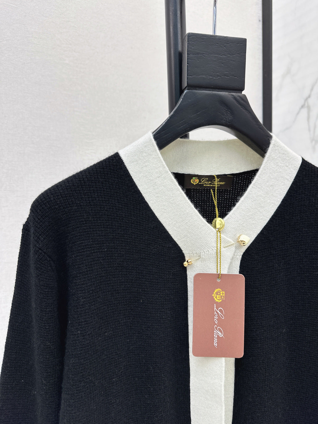 Loro 25fw cashmere cardigan