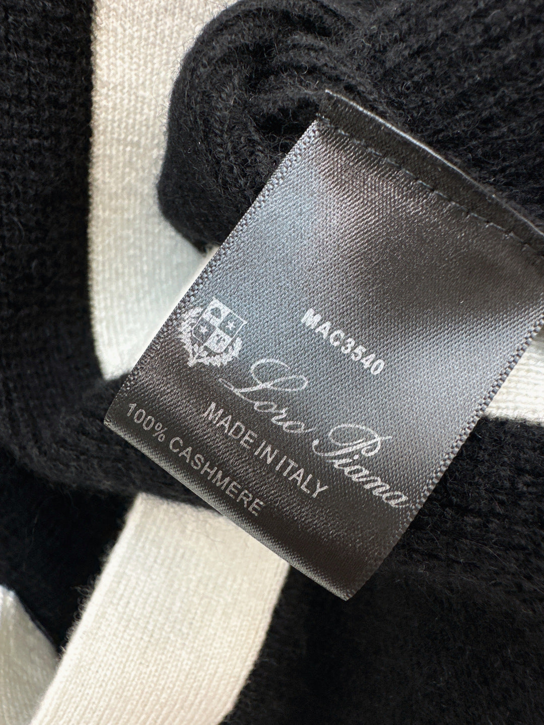 Loro 25fw cashmere cardigan