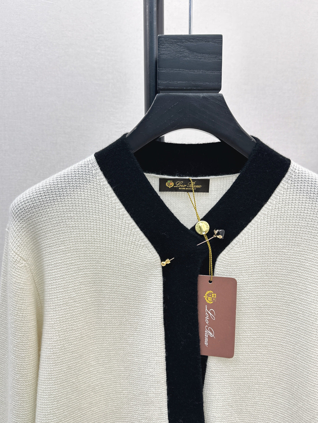 Loro 25fw cashmere cardigan