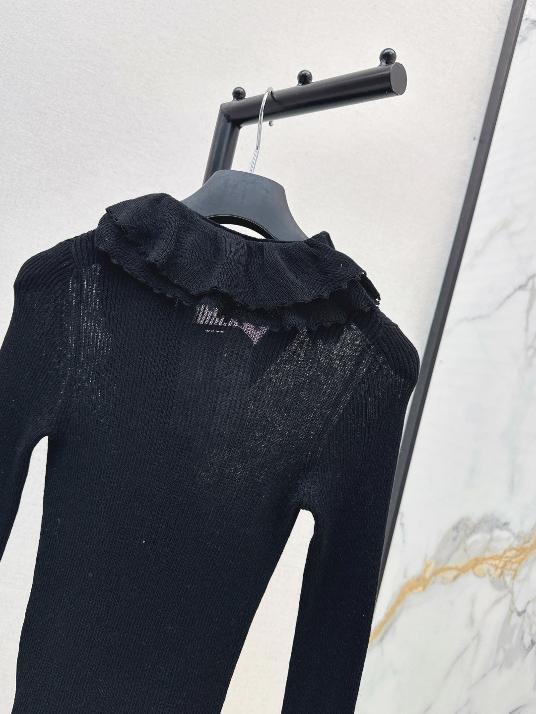 CD 25fw ruffle sweater