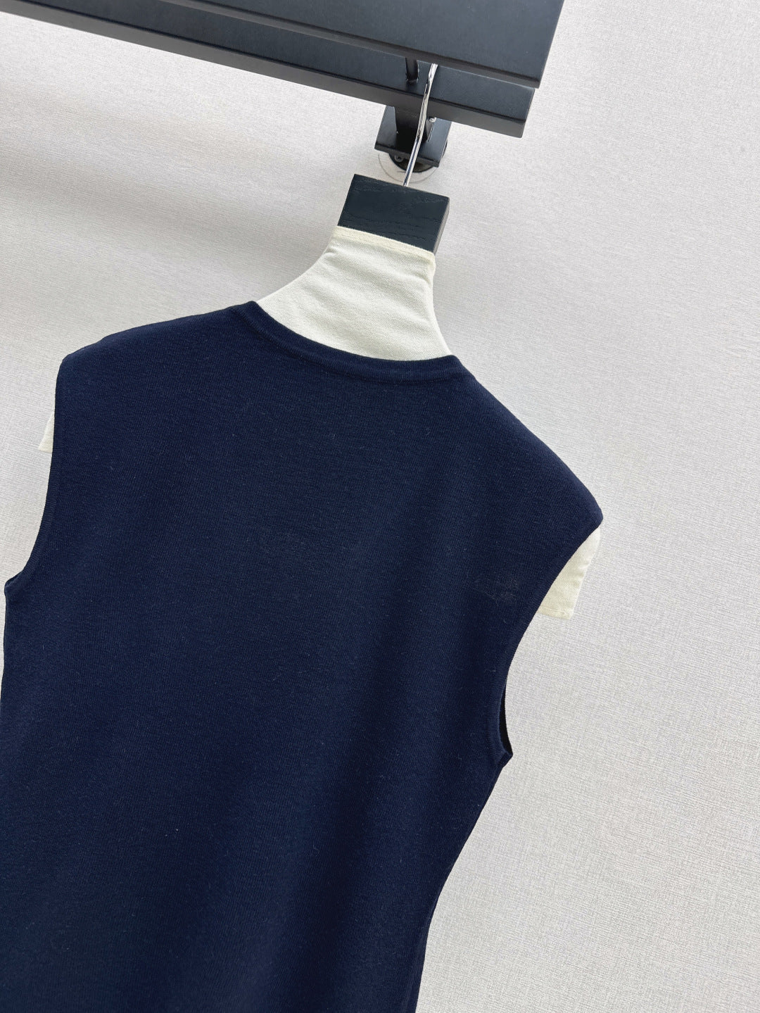 Brune 25fw v-neck vest
