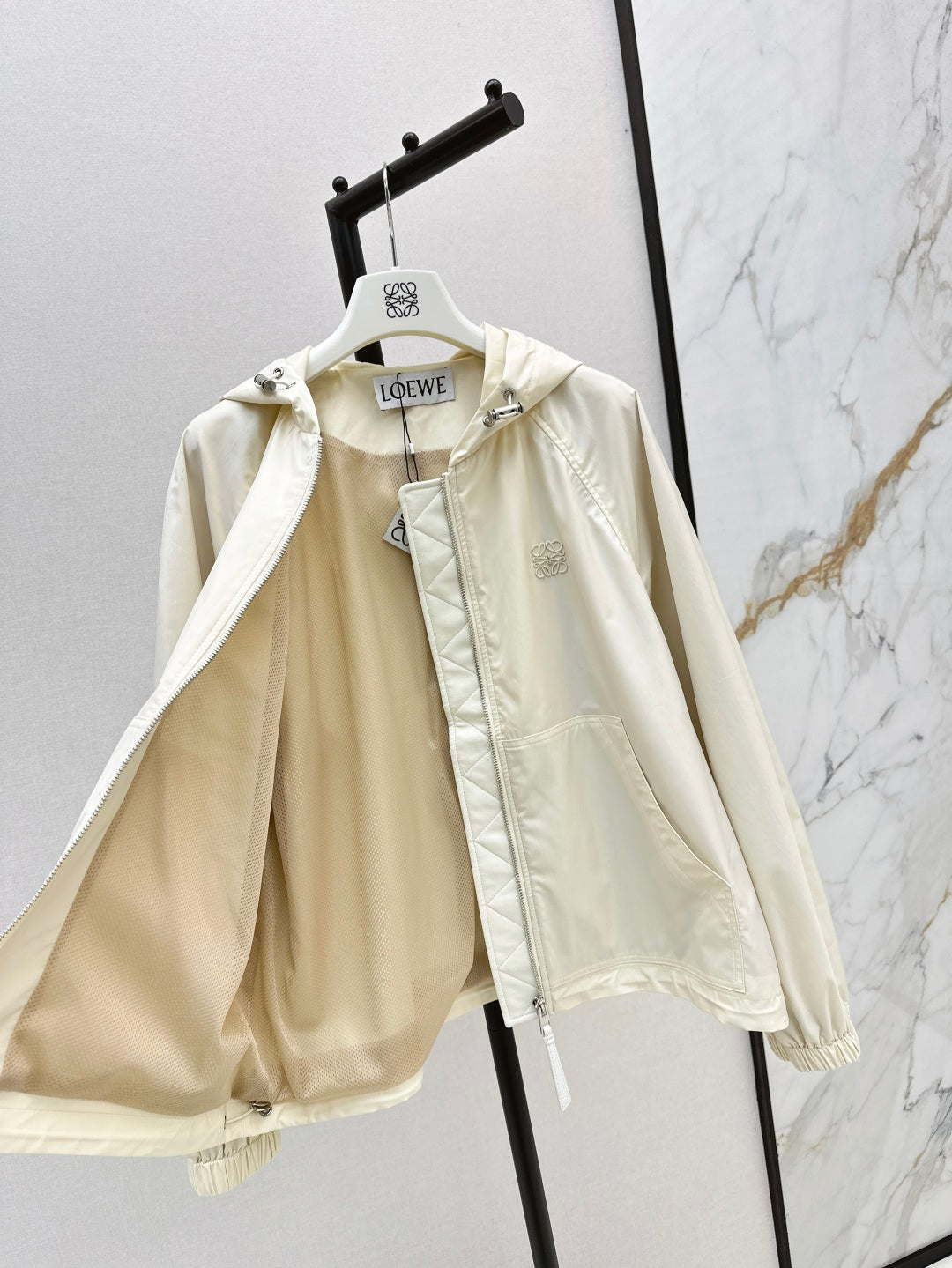 Loe 25fw hooded jacket