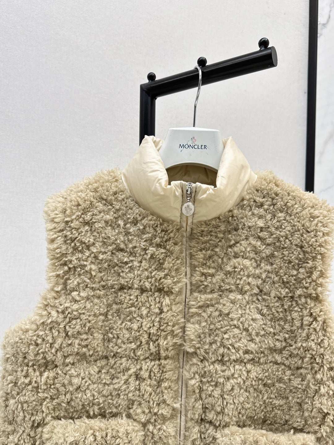 Monc 25fw down vest