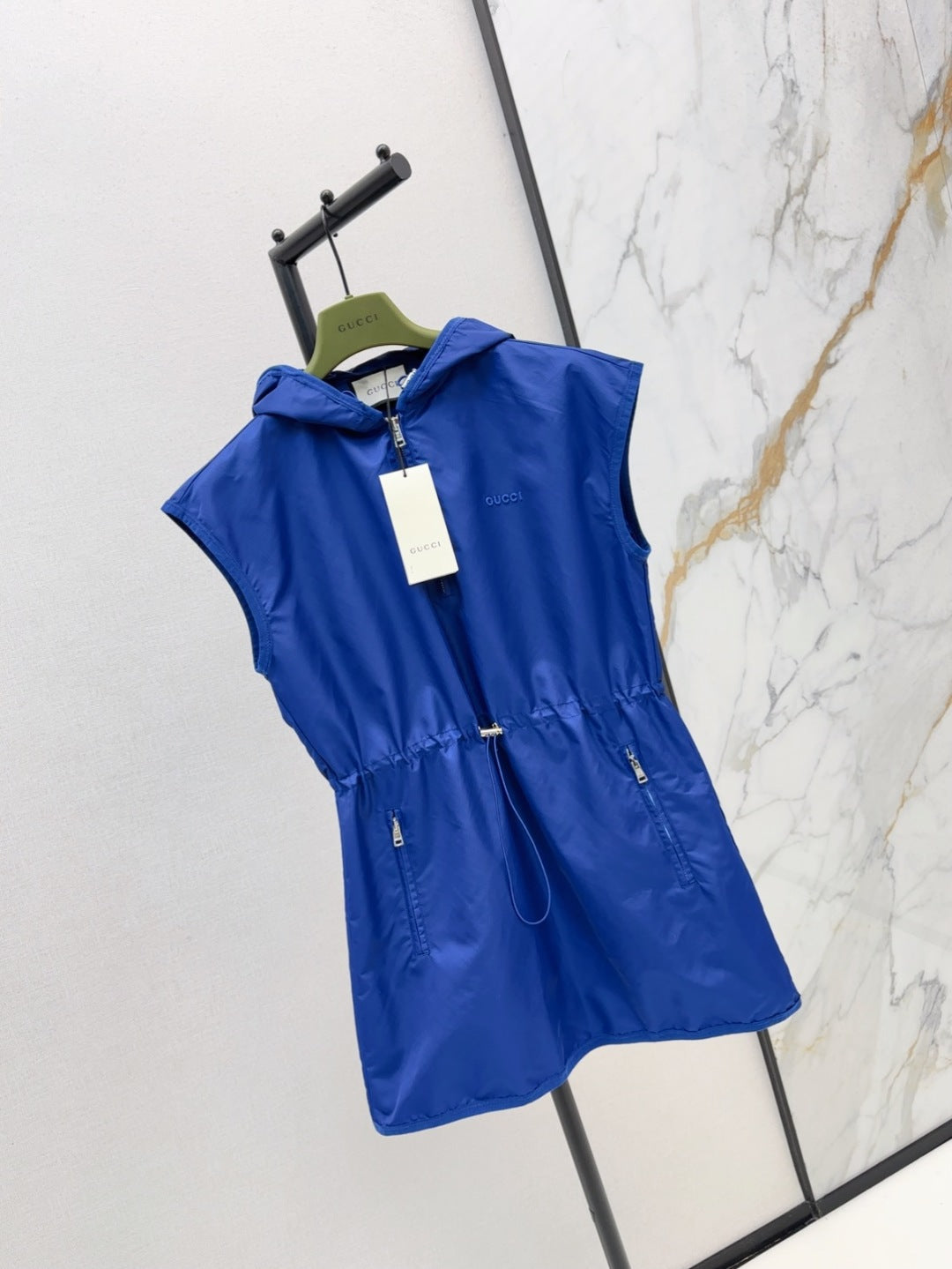 Guc 25fw sleeveless dress