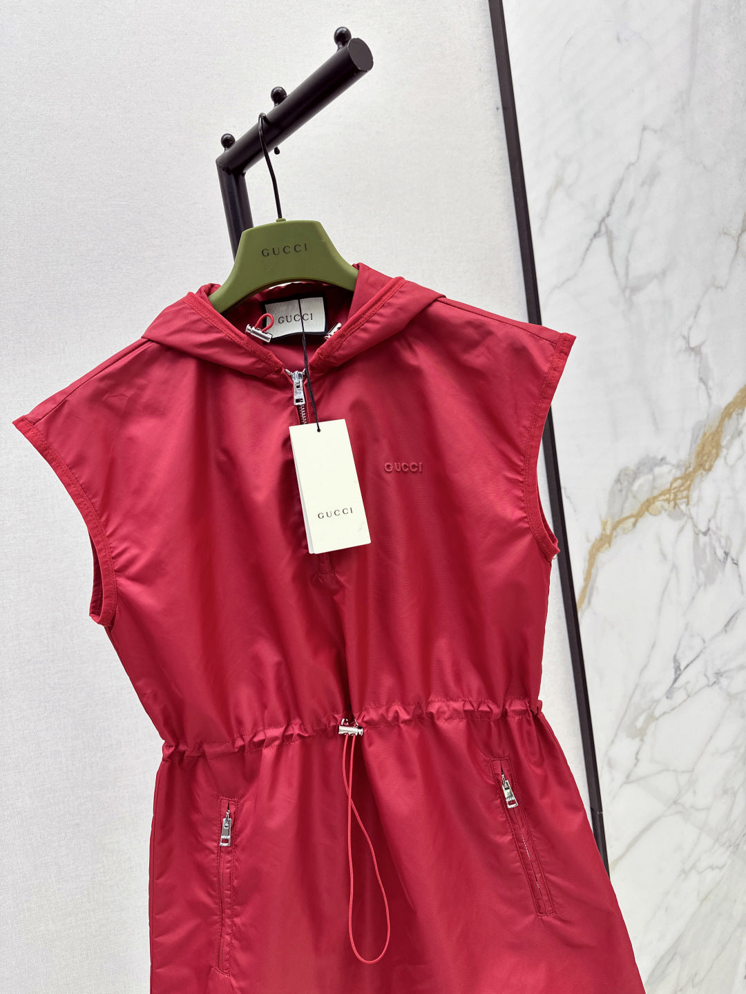 Guc 25fw sleeveless dress