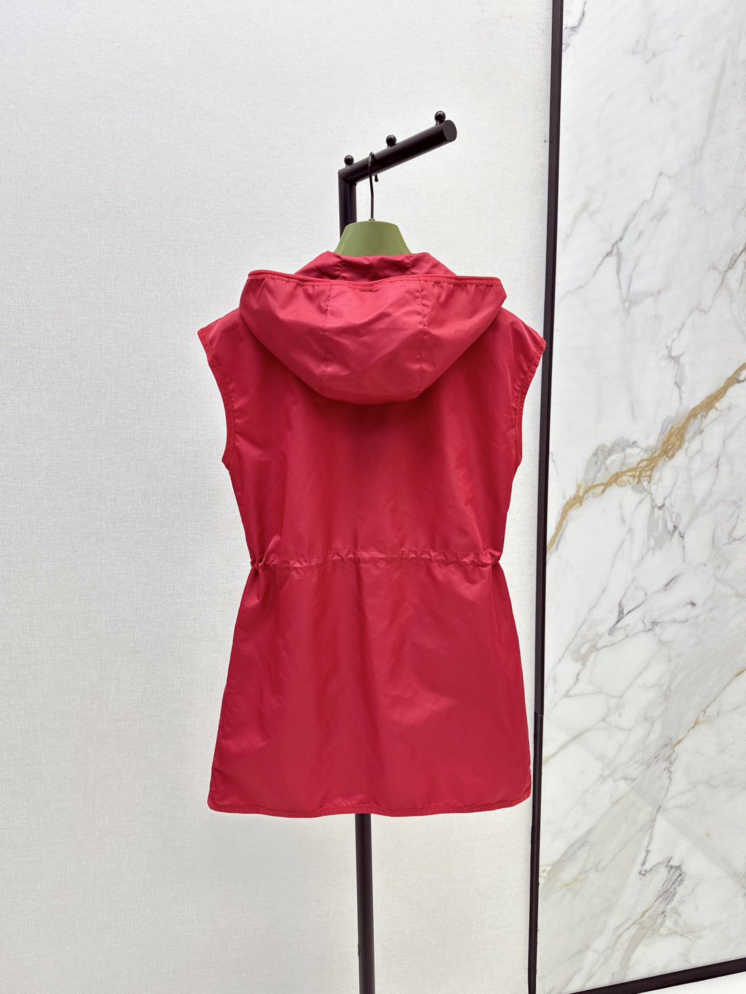 Guc 25fw sleeveless dress