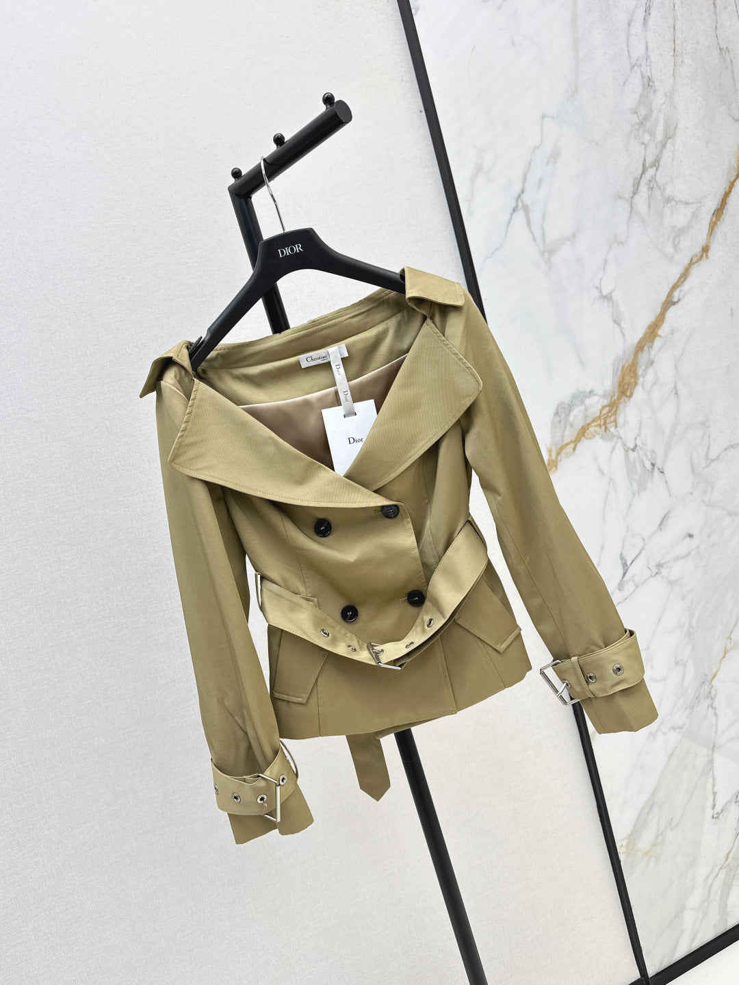 CD 25fw off-shoulder jacket