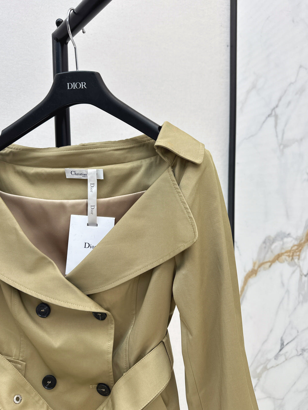 CD 25fw off-shoulder jacket