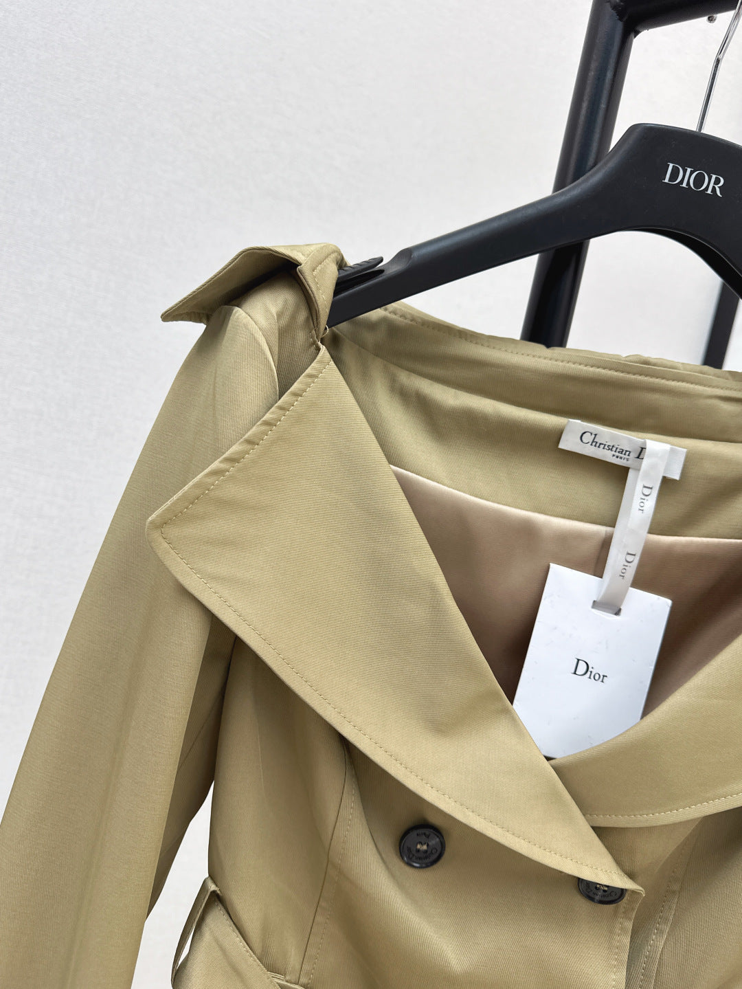CD 25fw off-shoulder jacket