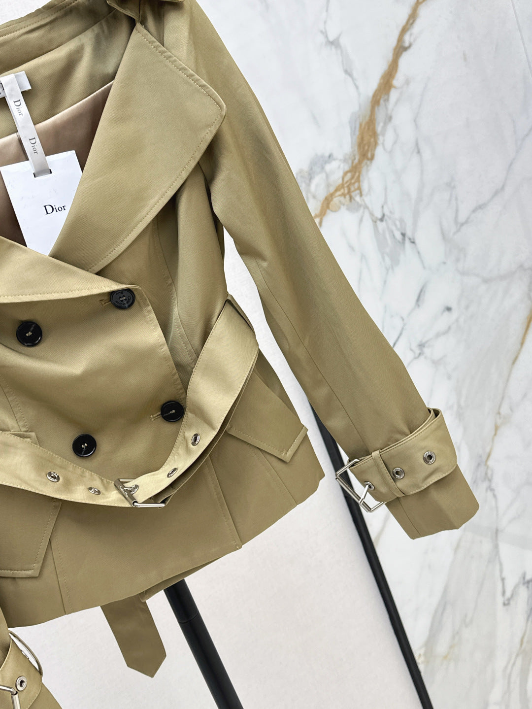 CD 25fw off-shoulder jacket