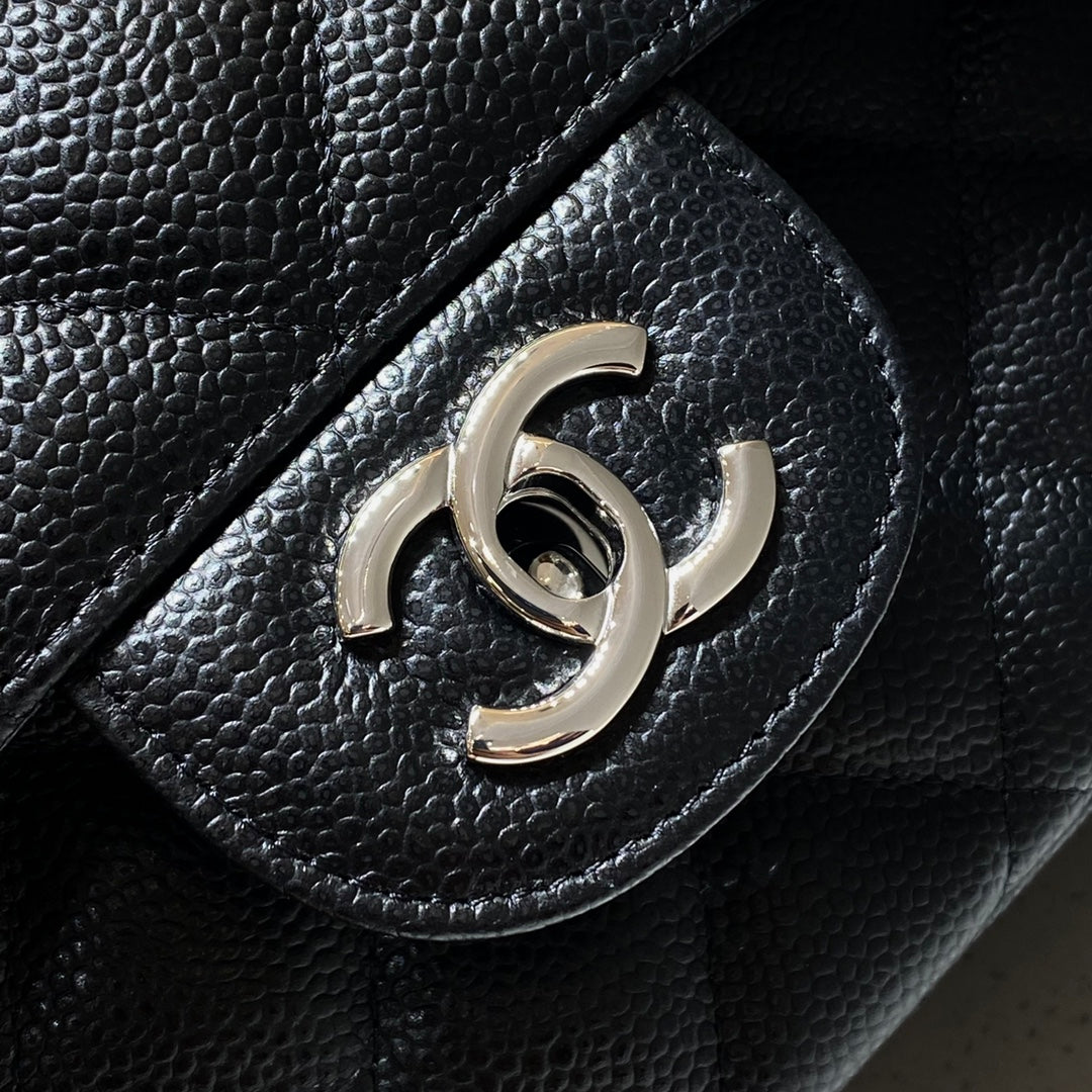 CH  LARGE CLASSIC HANDBAG 30 Grained Calfskin Black