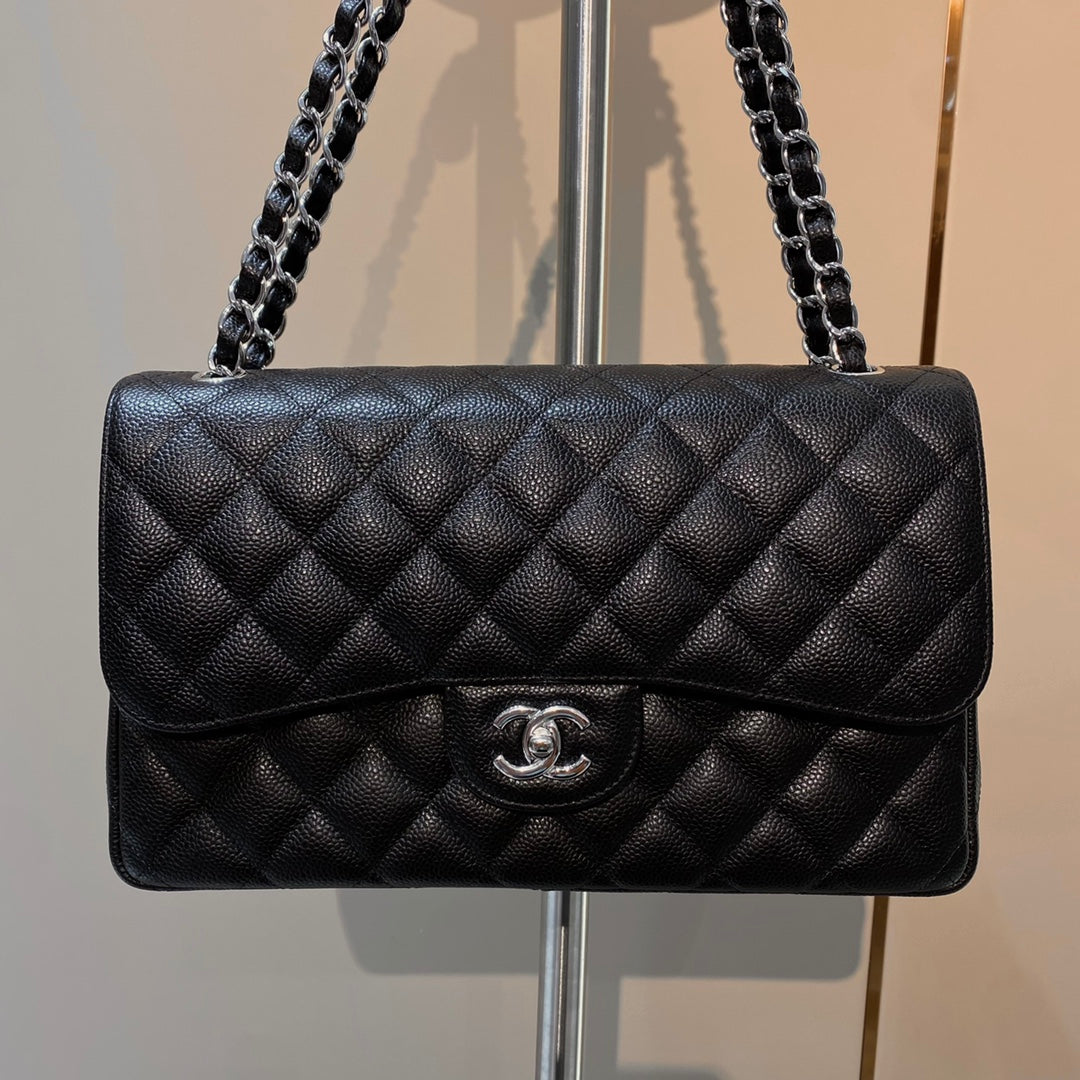 CH  LARGE CLASSIC HANDBAG 30 Grained Calfskin Black