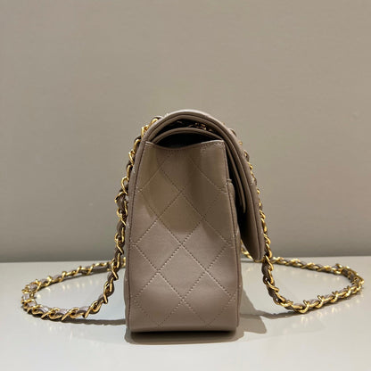 CH  LARGE CLASSIC HANDBAG 30 Lambskin Turtledove Gray