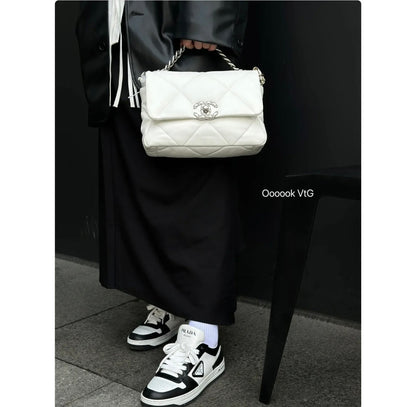 CH 19 HANDBAG 26  Lambskin White
