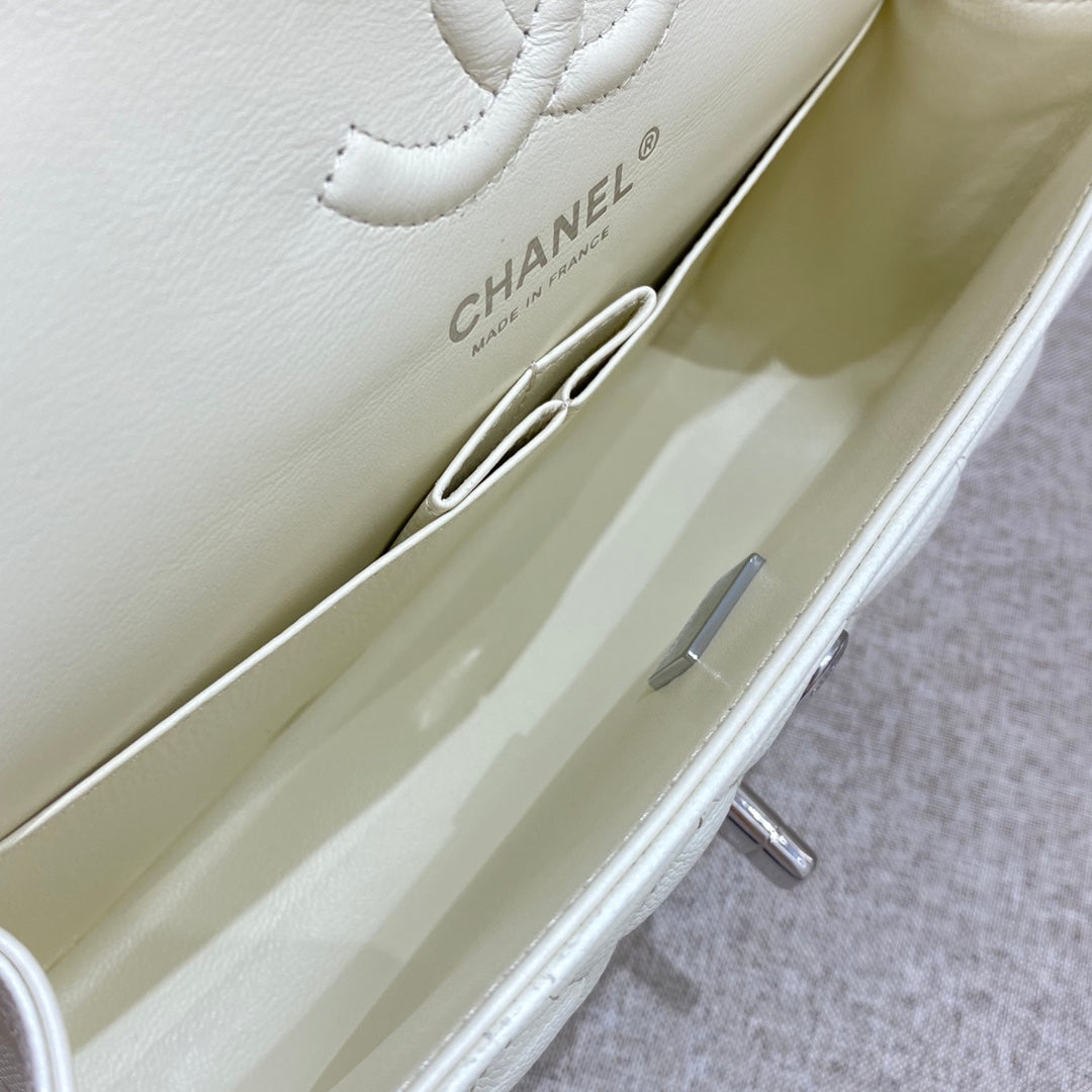 CH  SMALL CLASSIC HANDBAG 23 Small Grained Calfskin Ivory White