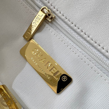 CH 19 HANDBAG 26  Lambskin White