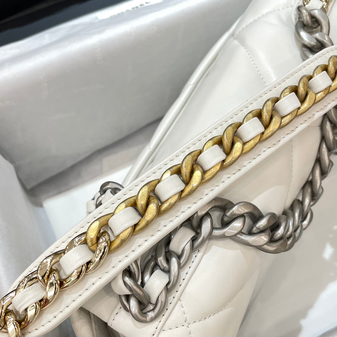 CH 19 HANDBAG 26  Lambskin White