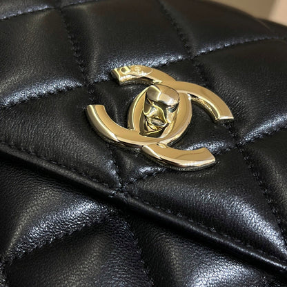 CH  FLAP BAG WITH TOP HANDLE Trendy cc Lambskin Black