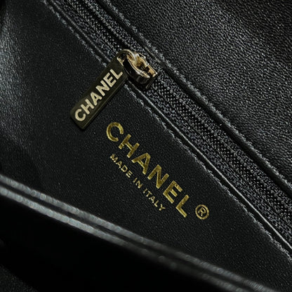CH  FLAP BAG WITH TOP HANDLE Trendy cc Lambskin Black