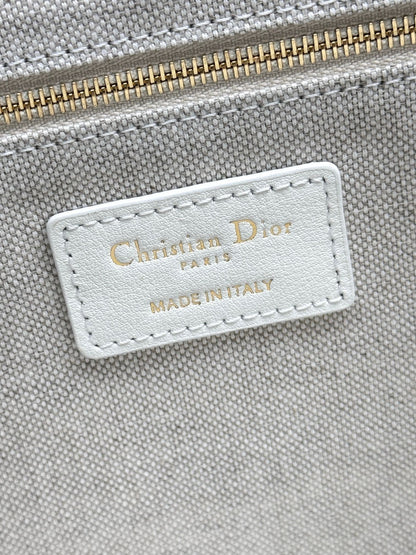 DO Dioramour Small Book Tote White Embroidery with Black and Red Je Vous Adore Motif and