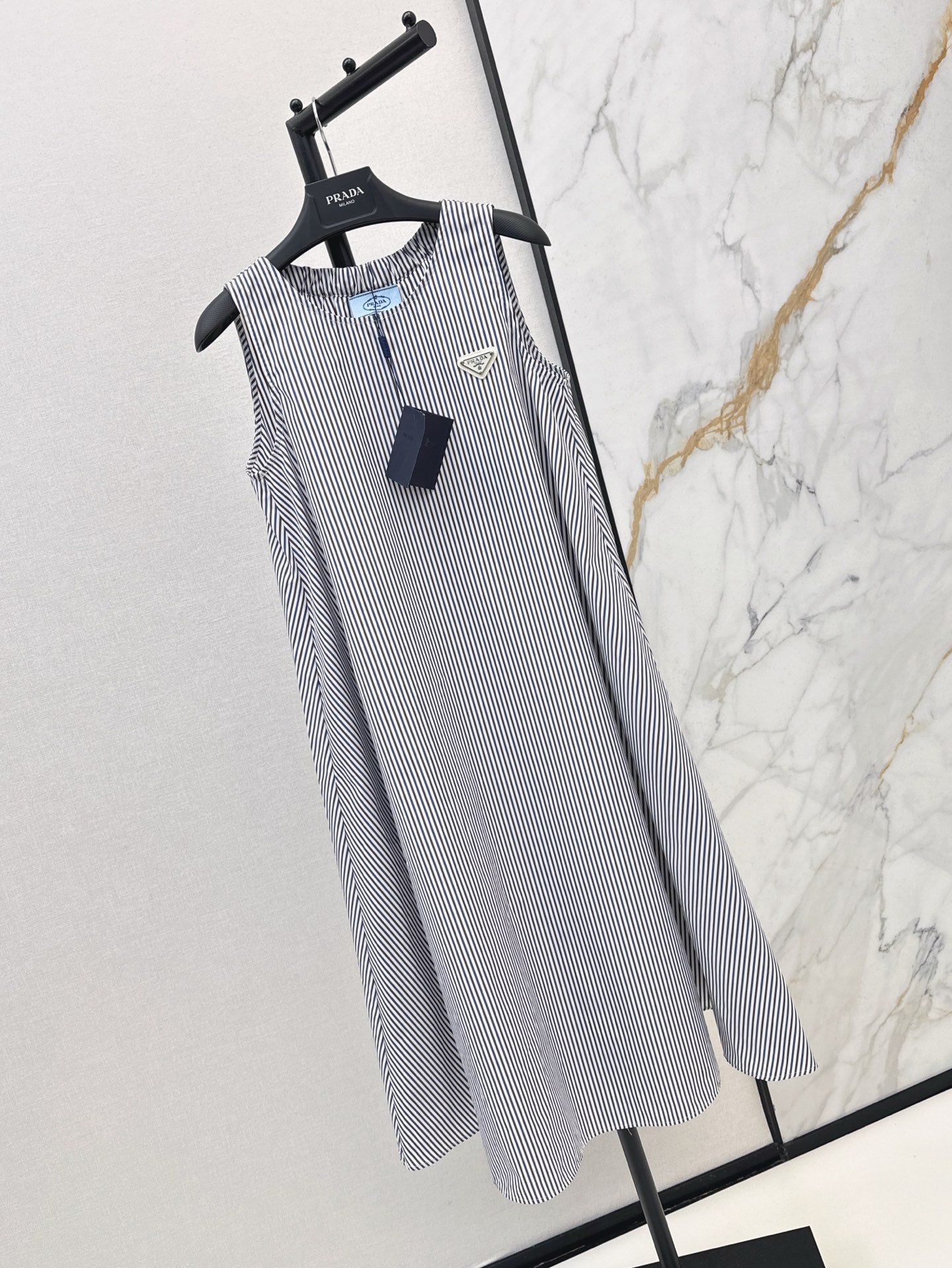 P 25ss sleeveless dress