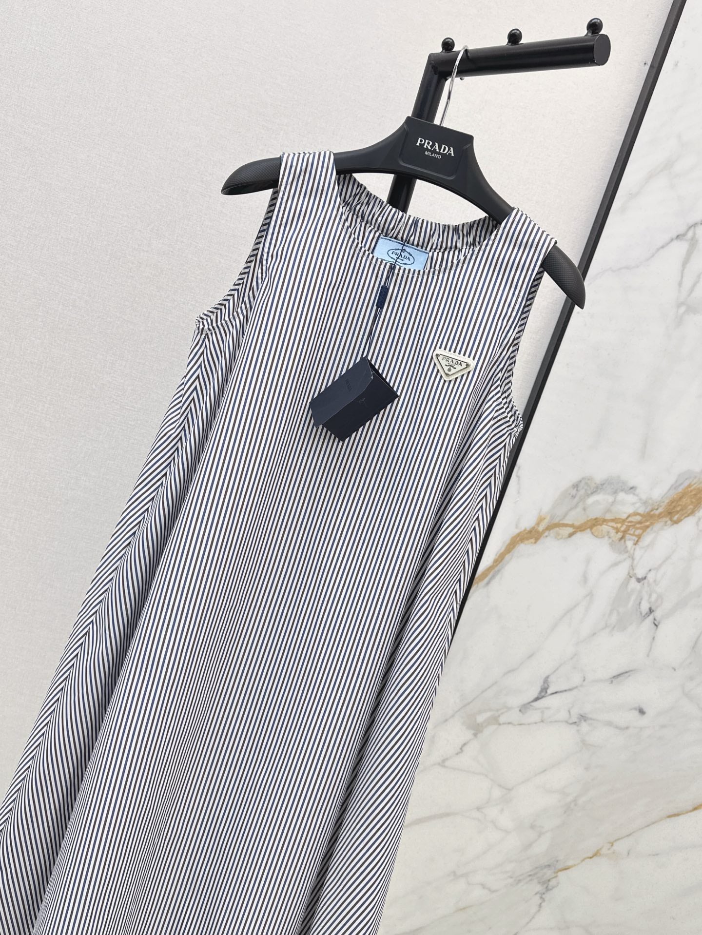 P 25ss sleeveless dress