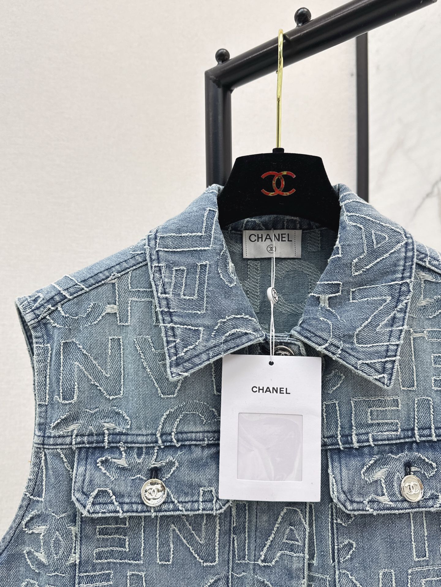 Ch 25ss embroidered vest