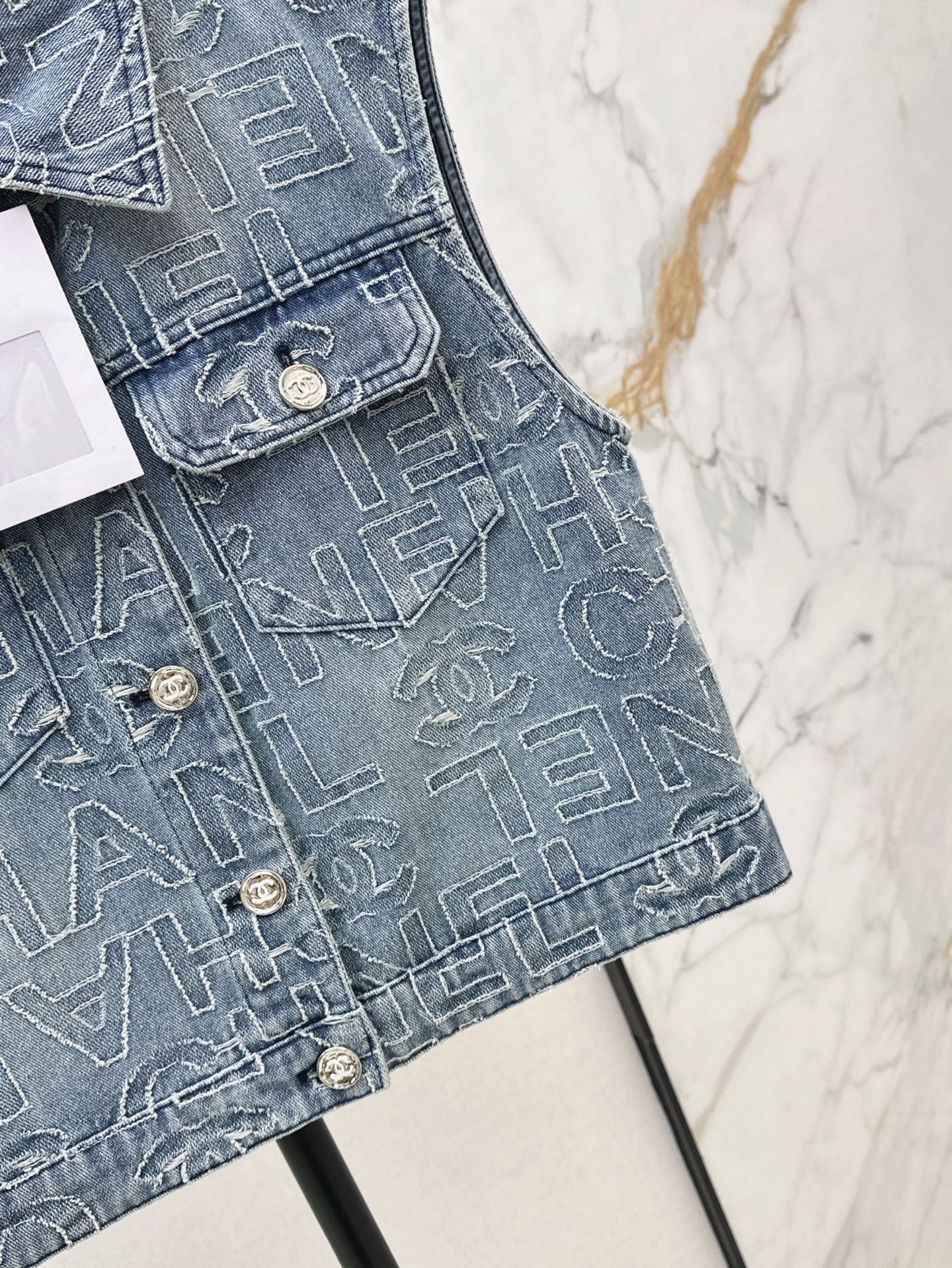 Ch 25ss embroidered vest