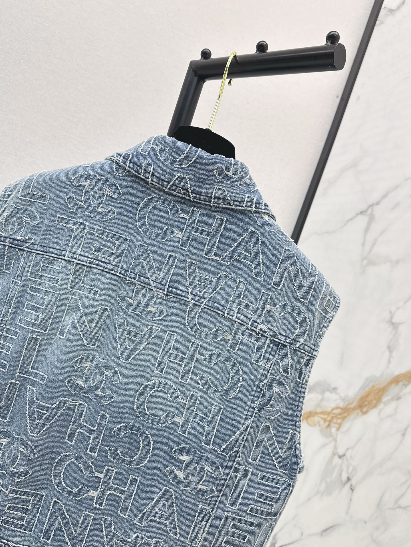 Ch 25ss embroidered vest