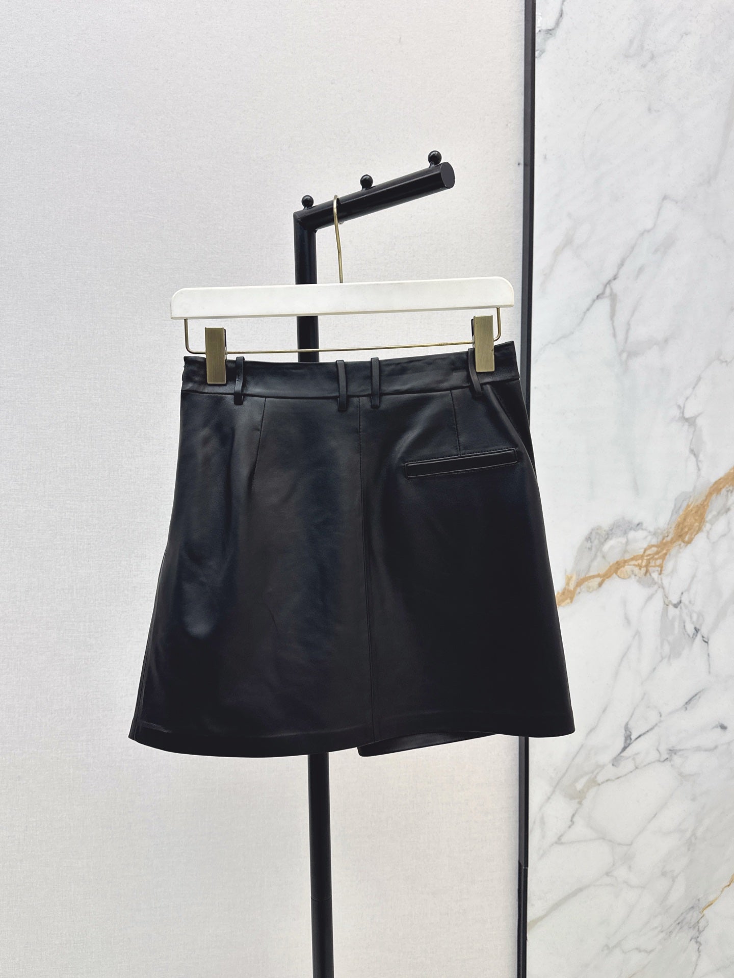 Loe 25ss leather skirt