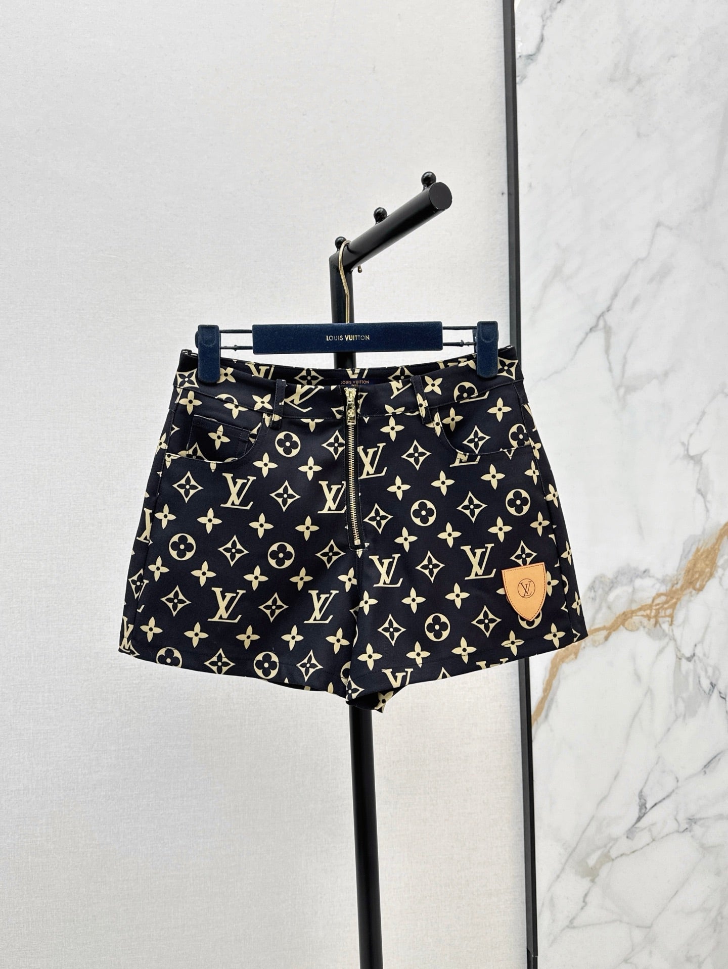 L 25ss monogram short