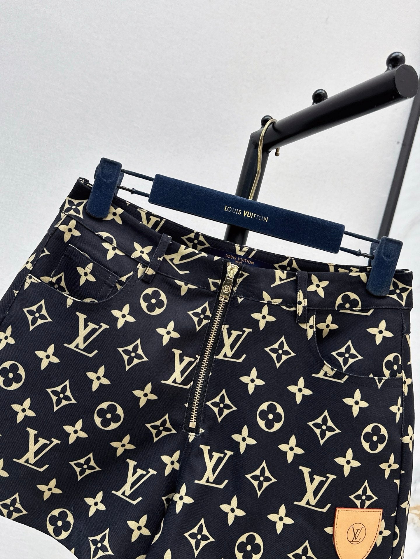 L 25ss monogram short