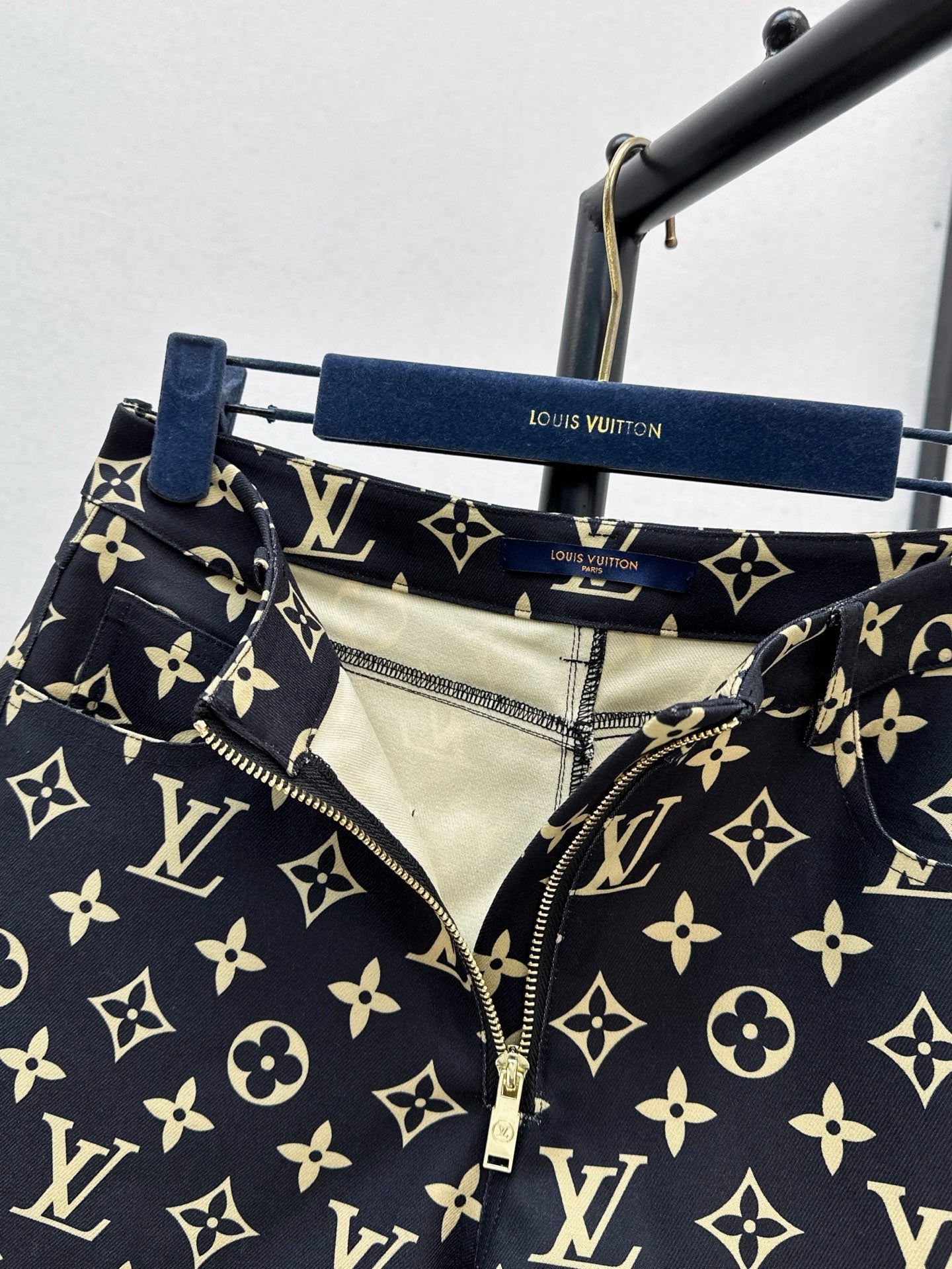 L 25ss monogram short