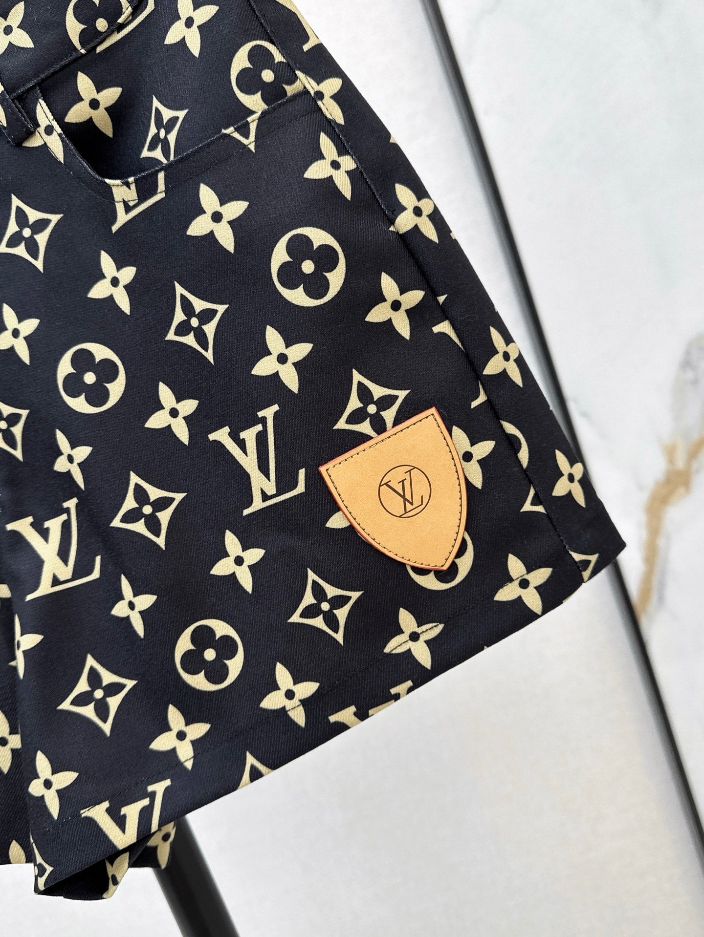 L 25ss monogram short