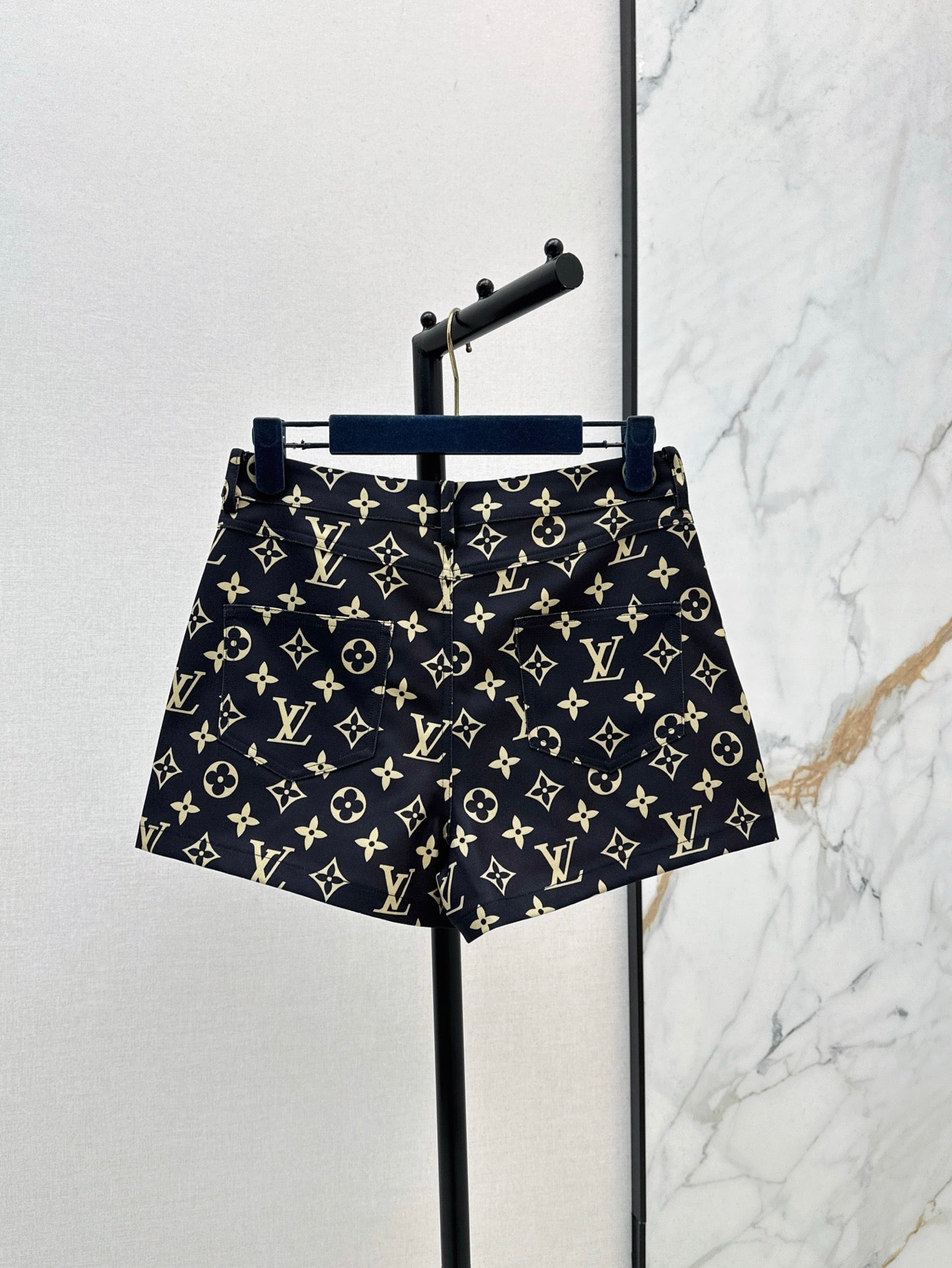 L 25ss monogram short